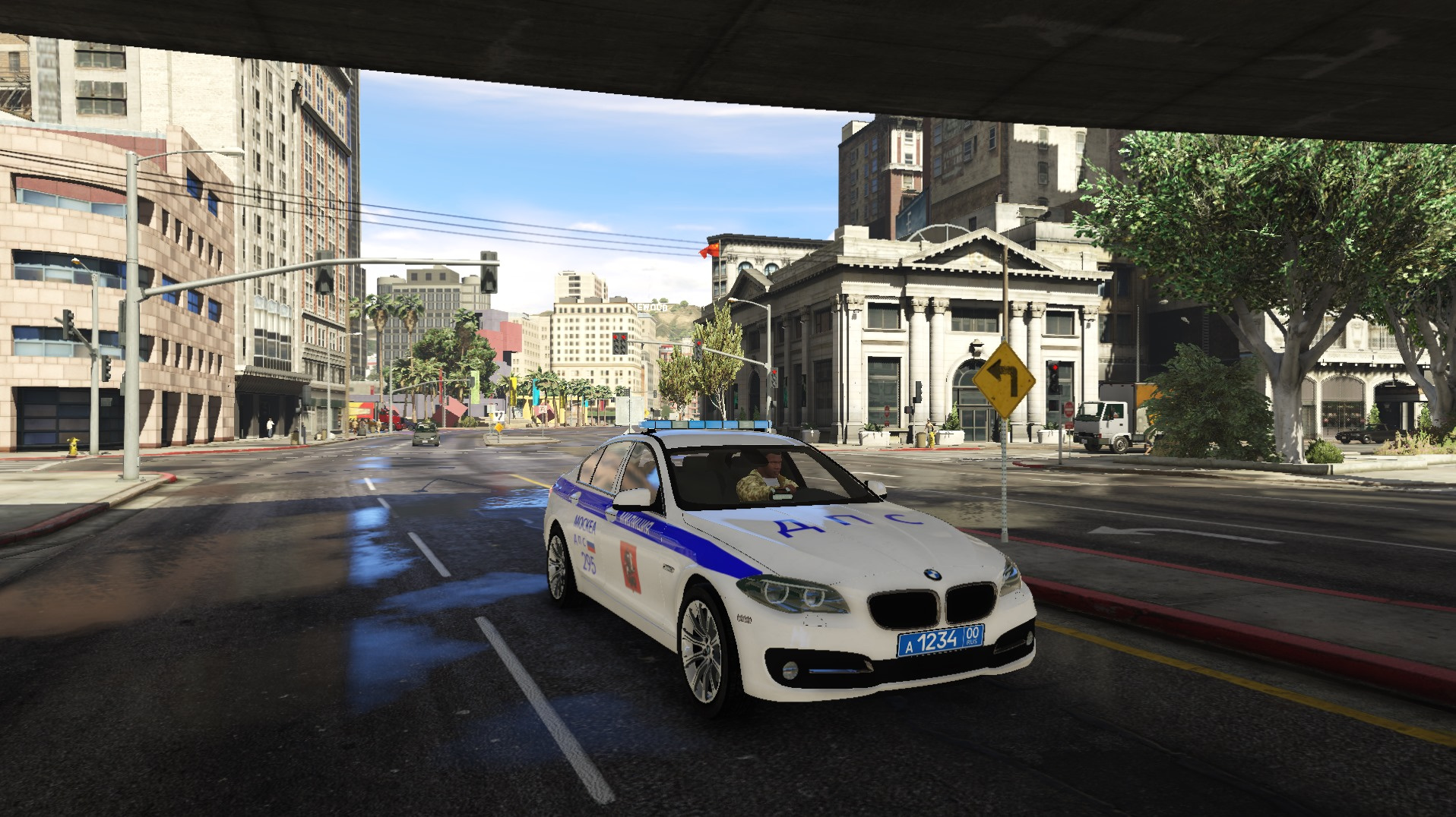 2015 BMW 530d Chinese Police Paintjob GTA 5 Mods